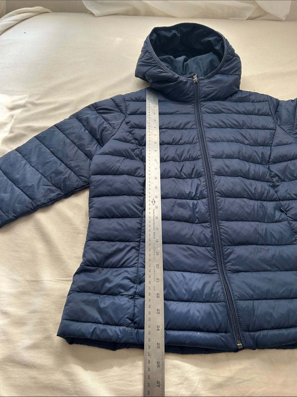 Amazon Essentials Women's Hooded Quilted Puffer Jacket in Navy Blue, Size L, EUC - Picture 9 of 10